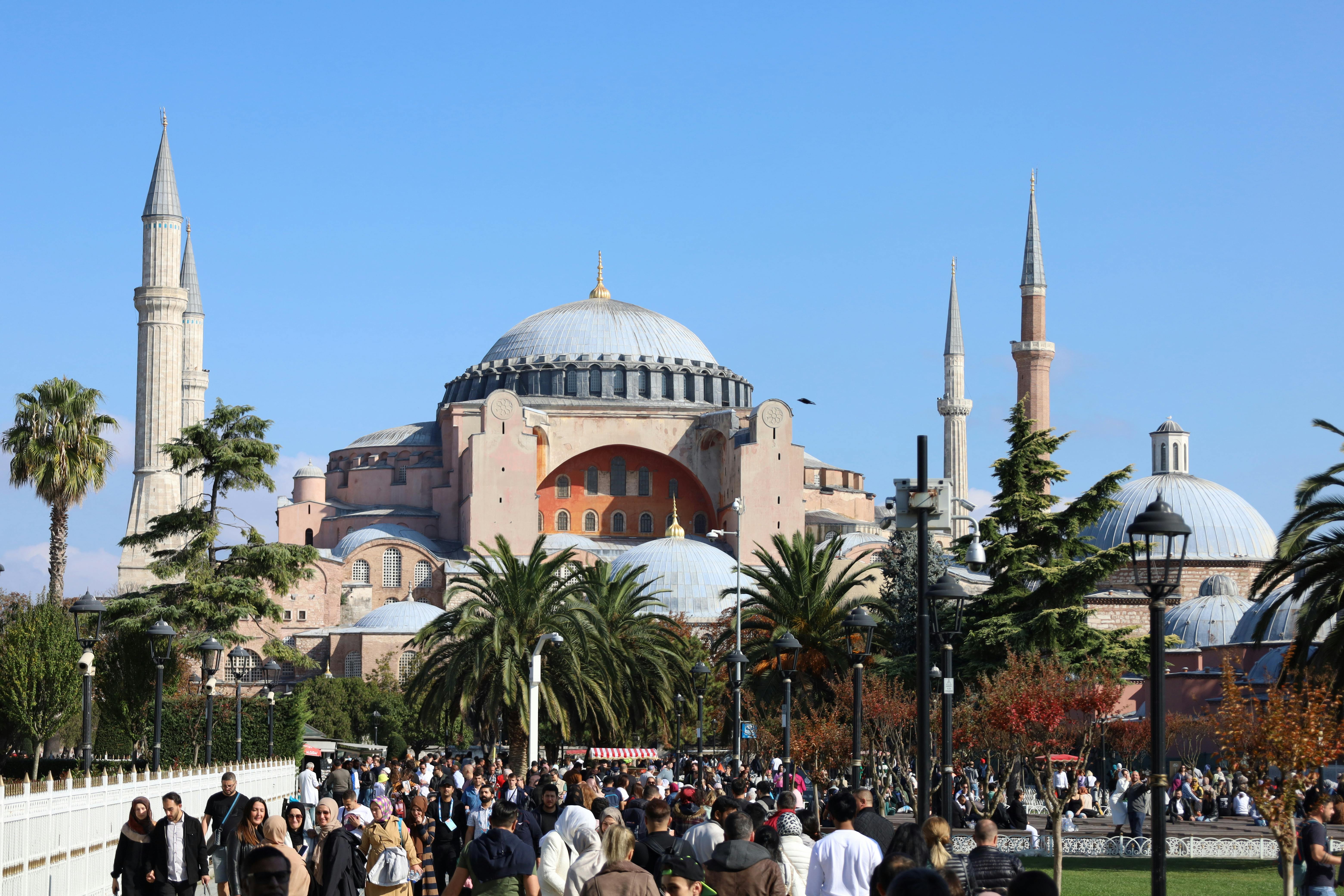 Sarsılan Kutsallarımıza Dair