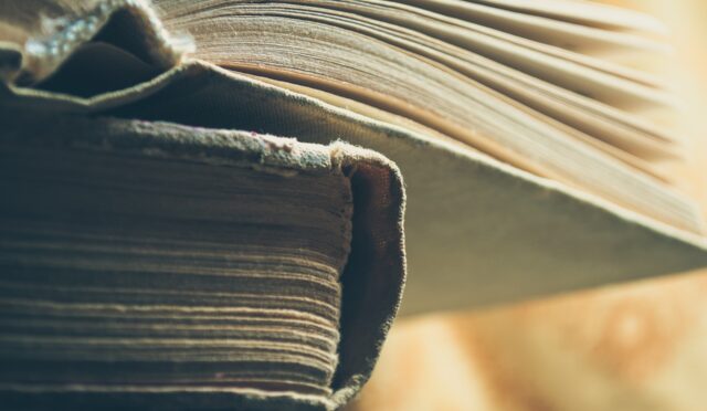 svecaleksandr249-books-7051311_1920