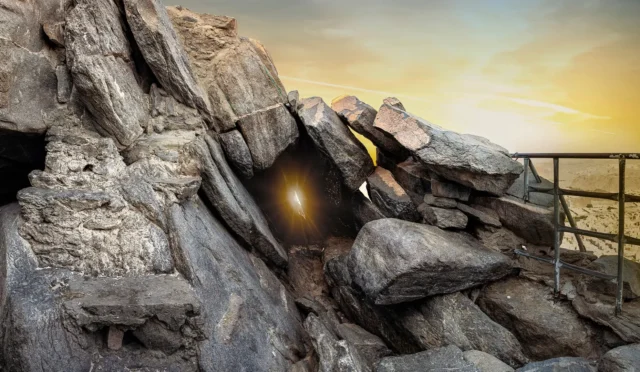 hira-cave.K92qE6mz_Z1dkIR7