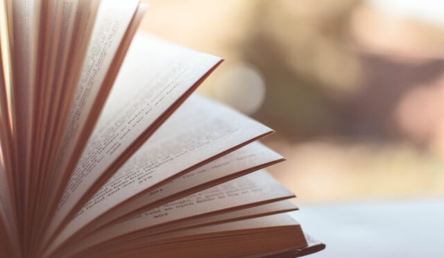 pexels-book-1283865_1920