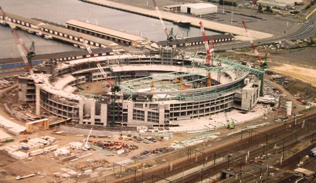 Docklands_Stadium,_Melbourne,_under_construction_1998